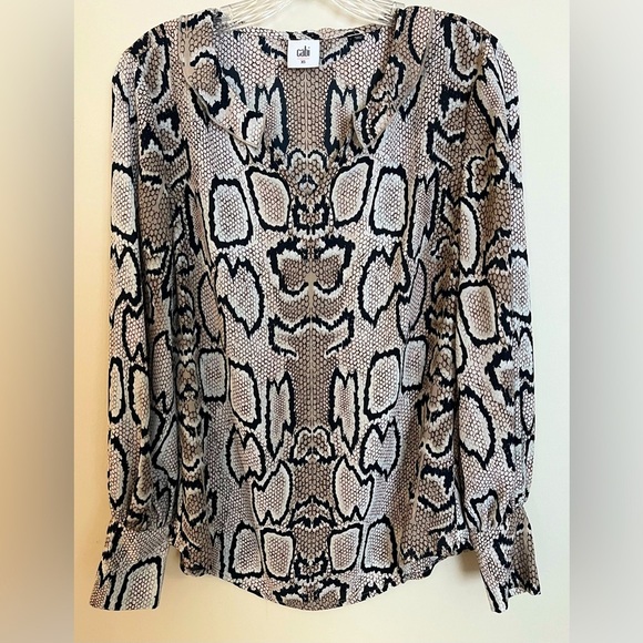 Cabi Women’s Serpentine V-Neck Wide Button-Cuffs, Ruffle Neckline, Poly; Size XS - Picture 1 of 9